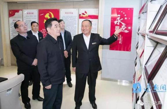 張愛(ài)軍到華夏集團(tuán)調(diào)研肯定建筑業(yè)貢獻(xiàn)：拿出扶持對(duì)策，做大做強(qiáng)